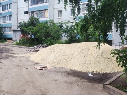 Во дворе дома на Рябикова, 61/37 установили детский городок