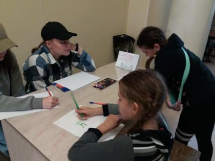 В праздник День молодежи Приходская социальная служба «От сердца к сердцу» организовала проведение акции «Письмо солдату»