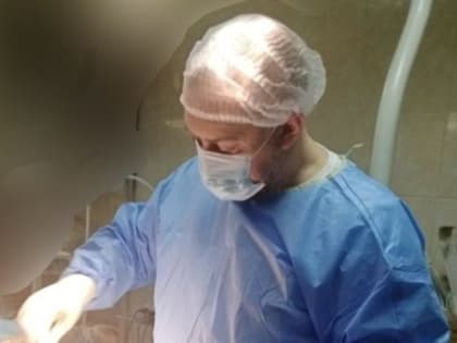 Военный хирург Сергей Кучиц провел смертельно опасную операцию и спас бойца с детонатором в щеке