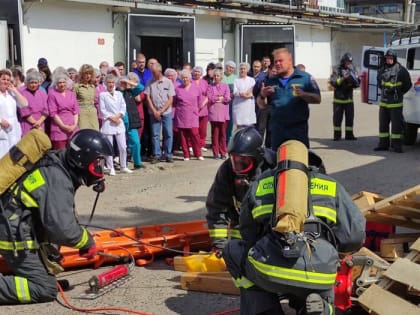 Эвакуировали персонал, спасли человека. На кондитерской фабрике «Волжанка» прошли учения