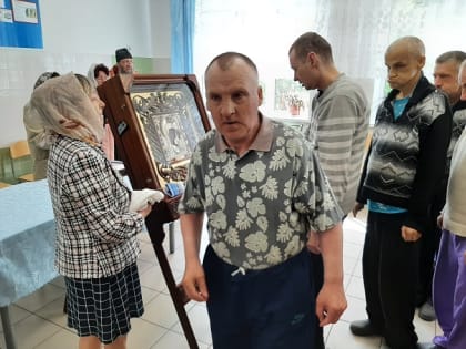 Крестный ход с Казанской Жадовской иконой Божией Матери в интернате