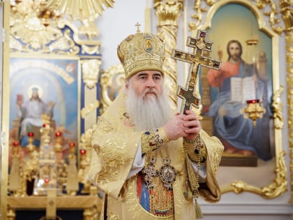 Митрополит Лонгин совершил Великую Рождественскую вечерню