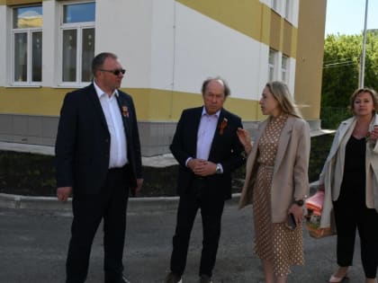 Партдесант «Единой России» осмотрел лицей в Димитровграде