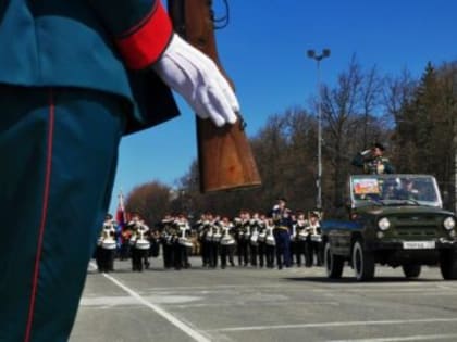 Ульяновцы встретили 77-летнюю годовщину Великой Отечественной Войны торжественным парадом