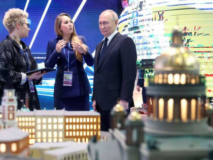 Президент подписал поздравление для трехмиллионного гостя выставки «Россия»