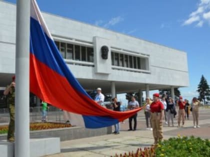 Дмитрий Зверев поручил разработать программу патриотического воспитания юных ульяновцев