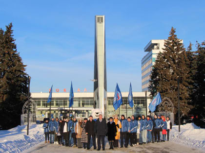 Ульяновские молодогвардейцы в честь дня 80-летия области организовали патриотический флешмоб «В едином строю»