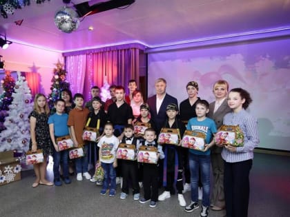 Алексей Русских поздравил воспитанников детских домов Ульяновской области с Новым годом