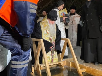 Сегодня ночью к прорубям праздновать Крещение Господне пришли около трёх тысяч ульяновцев