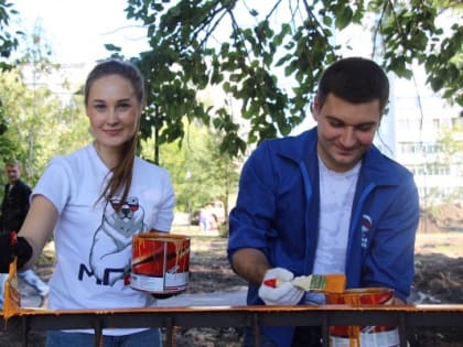 «Единая Россия» и активисты МГЕР организовали субботник на эспланаде по улице Промышленной