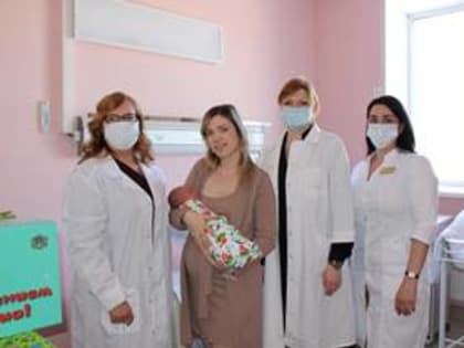 Олеся Колотик-Каменева поздравила с наступающим Международным женским днём пациенток перинатального центра «Мама»