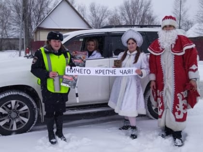 Полицейский Дед Мороз проверил ульяновских водителей не трезвость