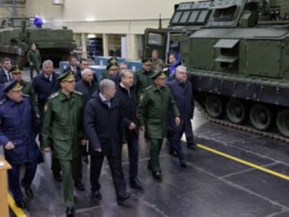 Сергей Шойгу проверил выполнение оборонзаказа и наградил сотрудников ульяновского предприятия