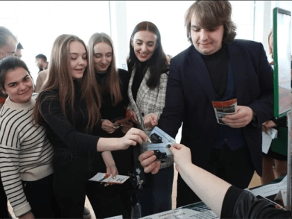 На всероссийской ярмарке «Работа России. Время возможностей» более 300 жителей Ульяновской области получили предложения о трудоустройстве