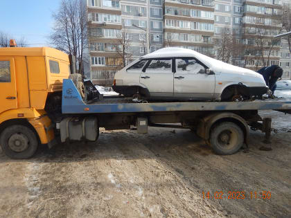Администрация Ульяновска эвакуировала два разукомплектованных автомобиля