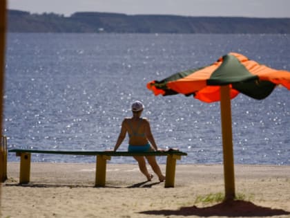 Новый песок завезли на центральный волжский пляж