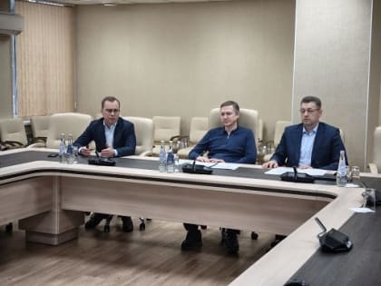 Замминистра промышленности и торговли РФ Альберт Каримов приехал на УАЗ