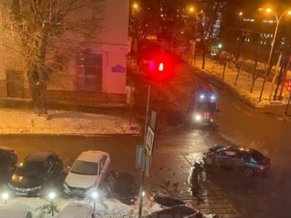 На Гончарова столкнулись иномарка и «Веста»