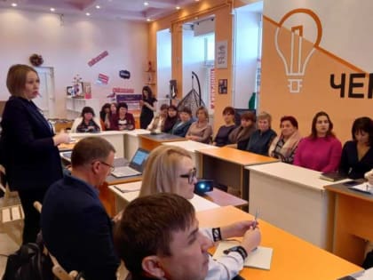 В Чердаклинском РДК 26 января 2023 года организована тематическая площадка для семей мобилизованных и женского совета