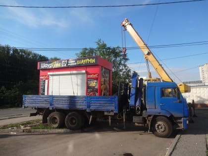 В Ульяновске неизвестные пытались помешать демонтажу незаконно установленного киоска