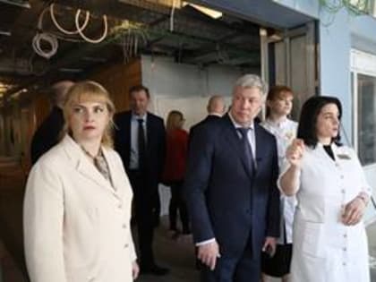 Алексей Русских проконтролировал ход ремонта Ульяновской областной детской клинической больницы