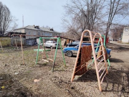 Во дворах Ульяновска демонтируют 23 аварийных объекта