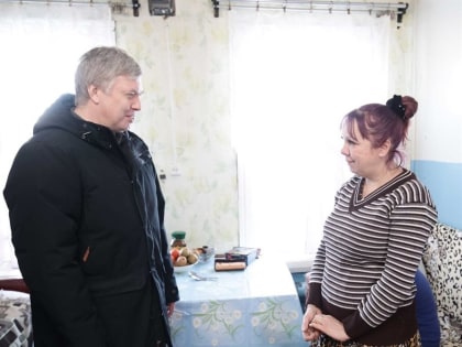 Алексей Русских поздравил семью кузоватовского мобилизованного с новосельем