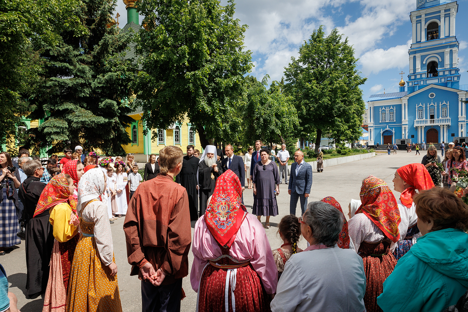 Праздник троица в 2024 когда будет. Городской праздник. Сквер Возрождения духовности Ульяновск. Празднование Троицкой недели. Праздник на Троицу во Дворце для молодежи.