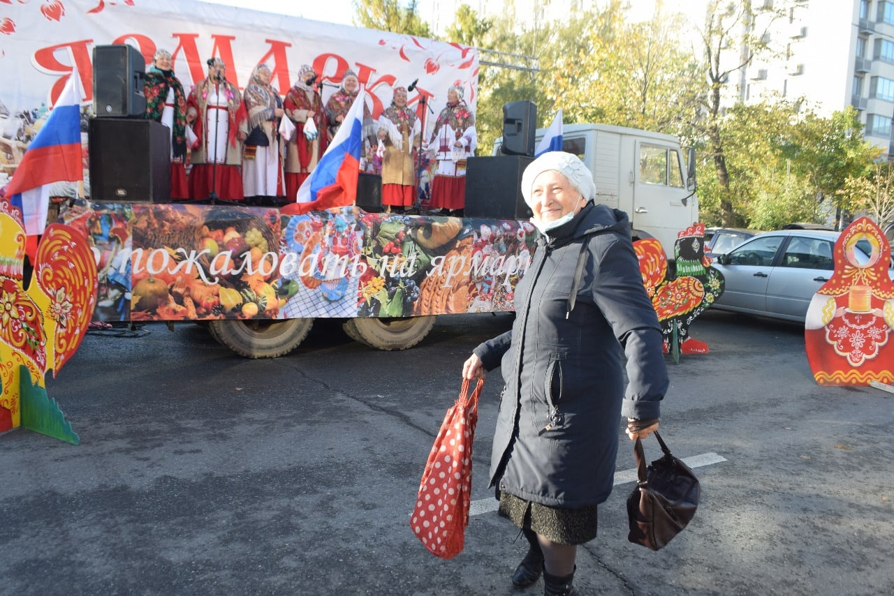 Новости 29 октября. Сельхоз ярмарка в Ульяновске проспект Гая. Сельскохозяйственная ярмарка. Русская ярмарка. Торговля с жителями.