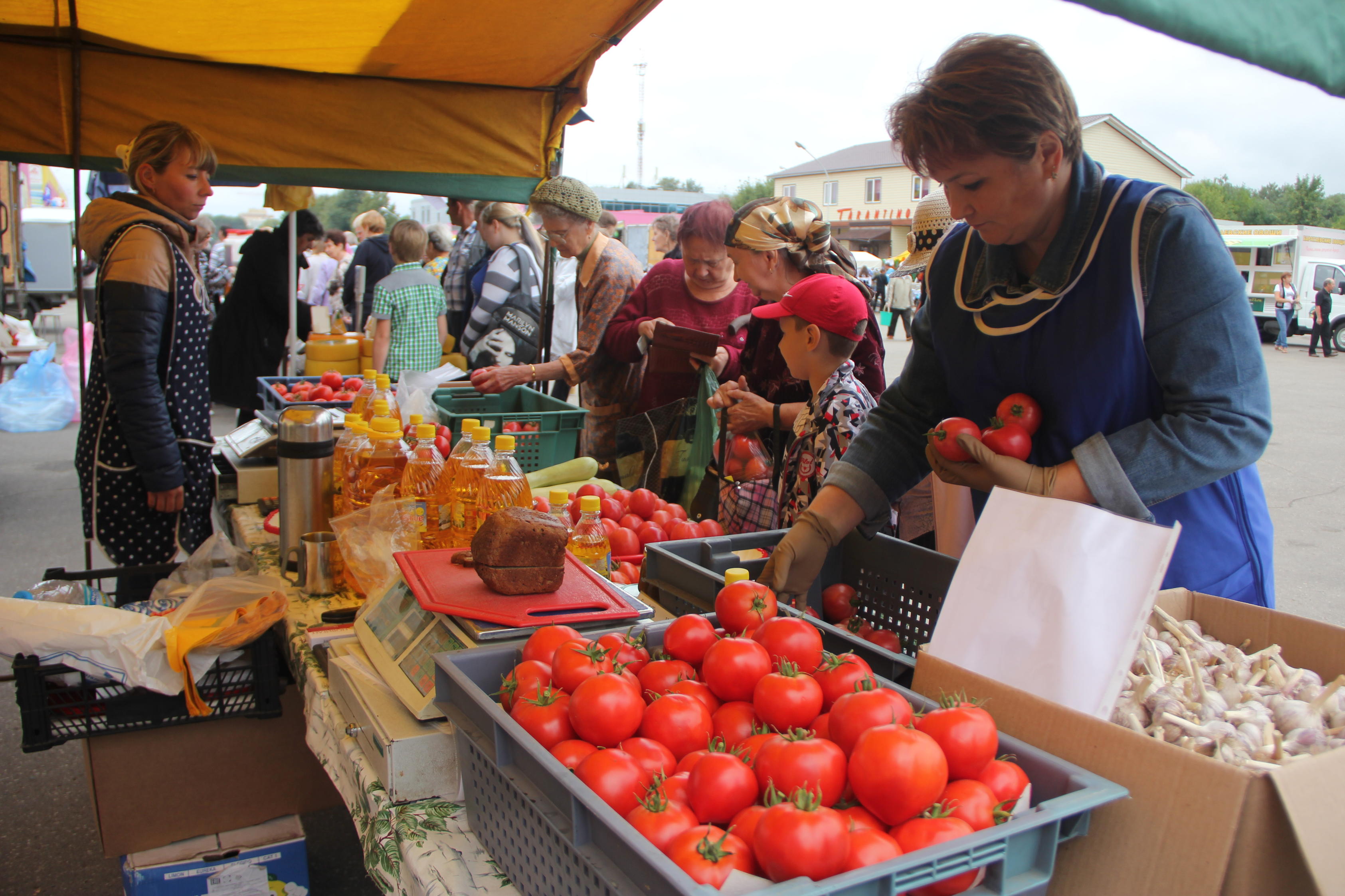 Ярмарка бывает. Ярмарка сельхозпродукции. Фермерская ярмарка. Ярмарка Ульяновск. Осенняя ярмарка.