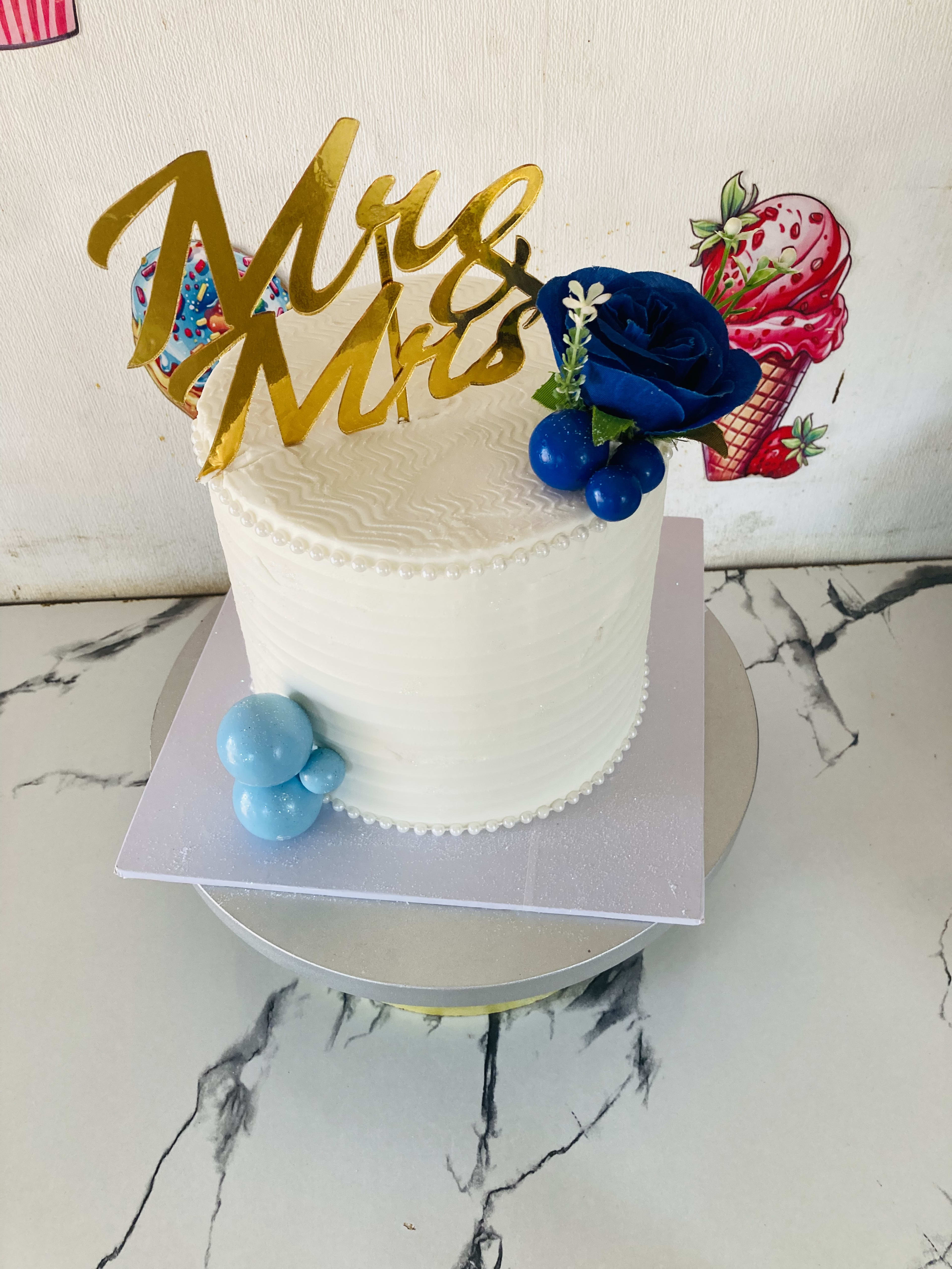 Elegant Mrs & Mrs Wedding Cake