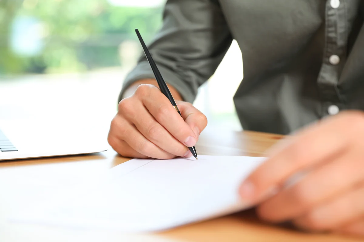 Découvrir le mandat simple en immobilier : Guide complet