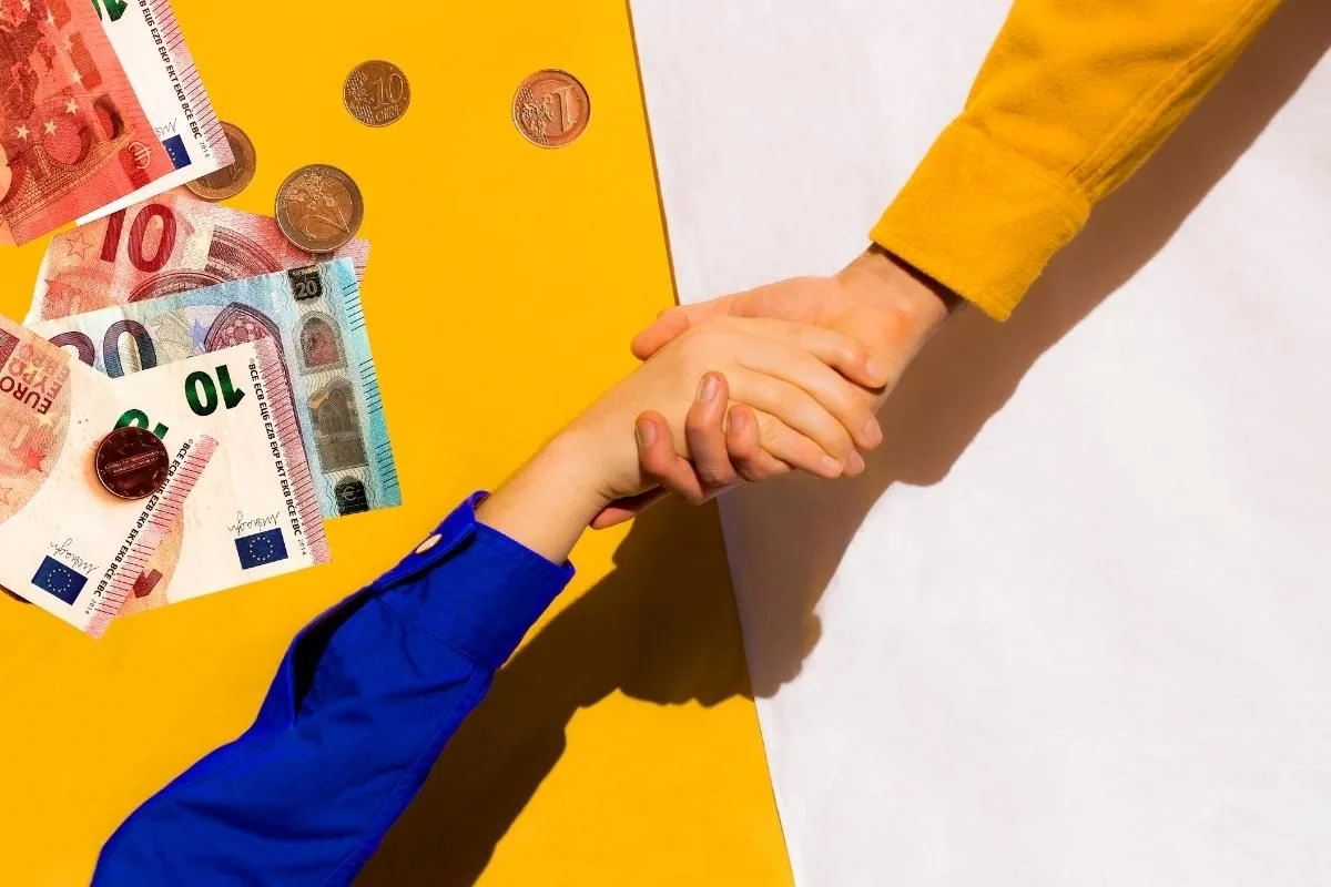 Garder un oeil sur l'avenir: Voici les solutions pour aidez financièrement vos enfants 