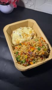 Fried noodles and egg