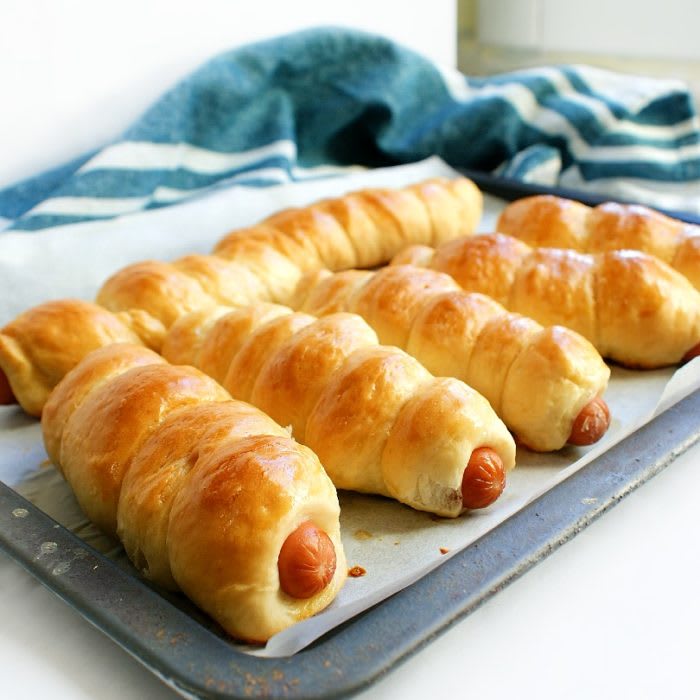 Hotdog rolls