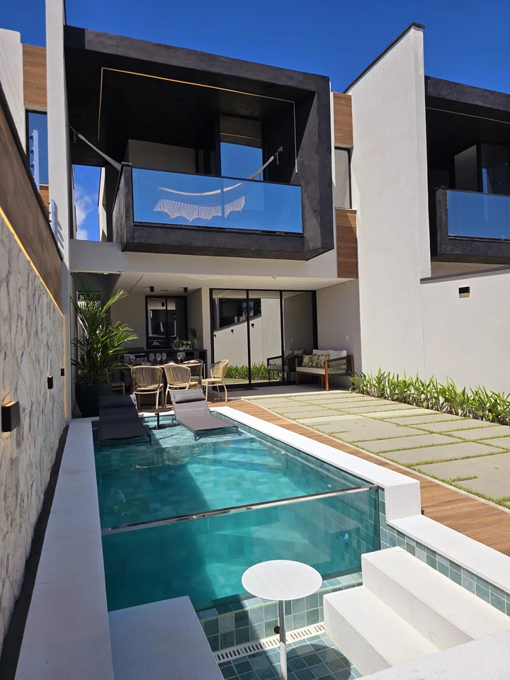 Piscina com Lounge Rebaixado