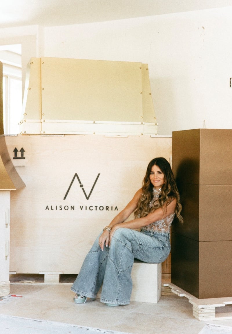 Alison Victoria x HOODSLY