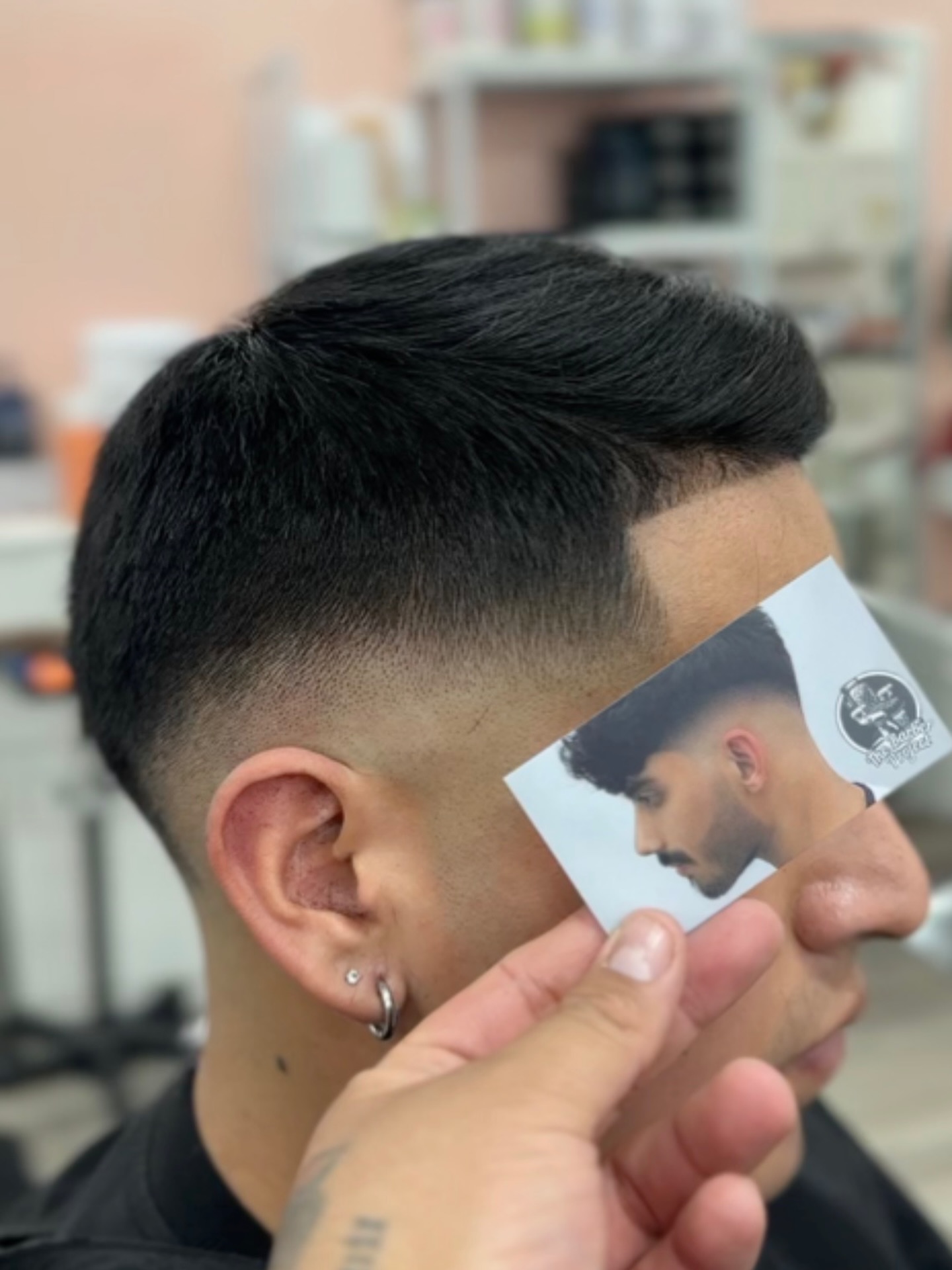 Fade game on point 💈
#fadegame #barberculture #barberworld #faded #cleancuts barberlove cutlife mensstyle freshfade
