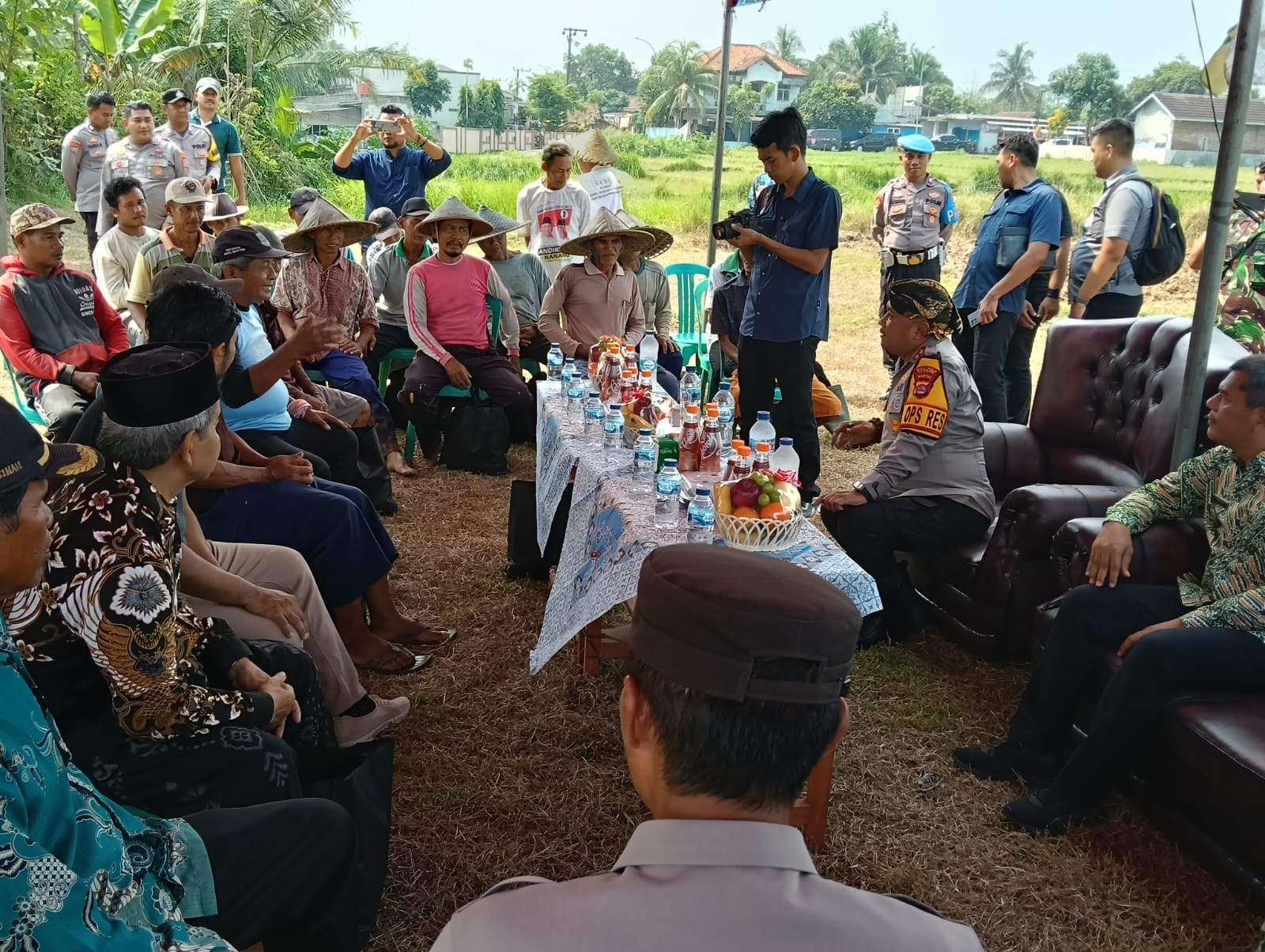 Kapolres Serang Salurkan Bantuan Pertanian dan Tanam Jagung di Lahan 5,5 Hektare