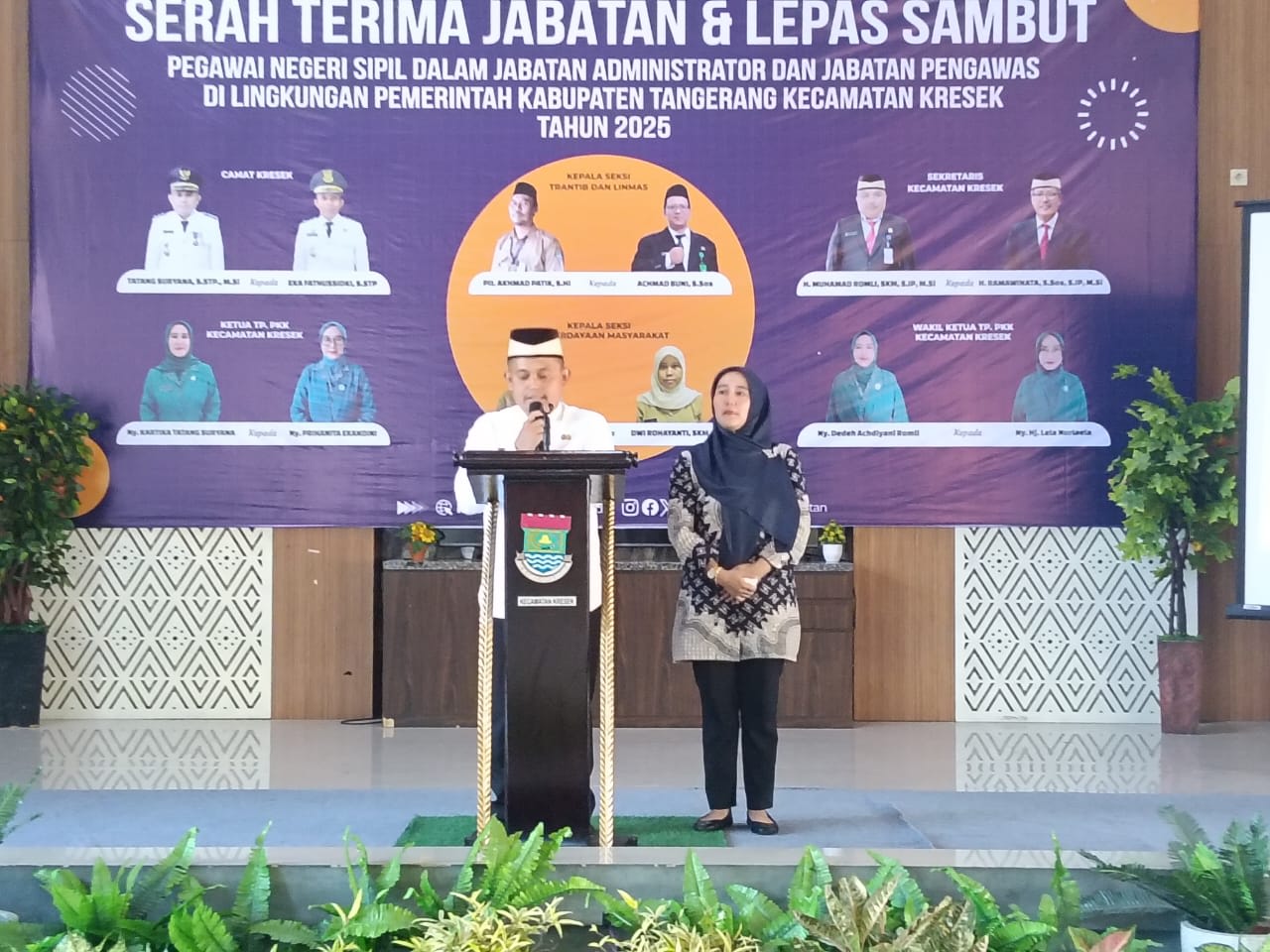 Suasana Haru Warnai Sertijab Camat Kresek, Tatang Suryana Pamit – Eka Fathussidik Siap Lanjutkan Estafet Kepemimpinan