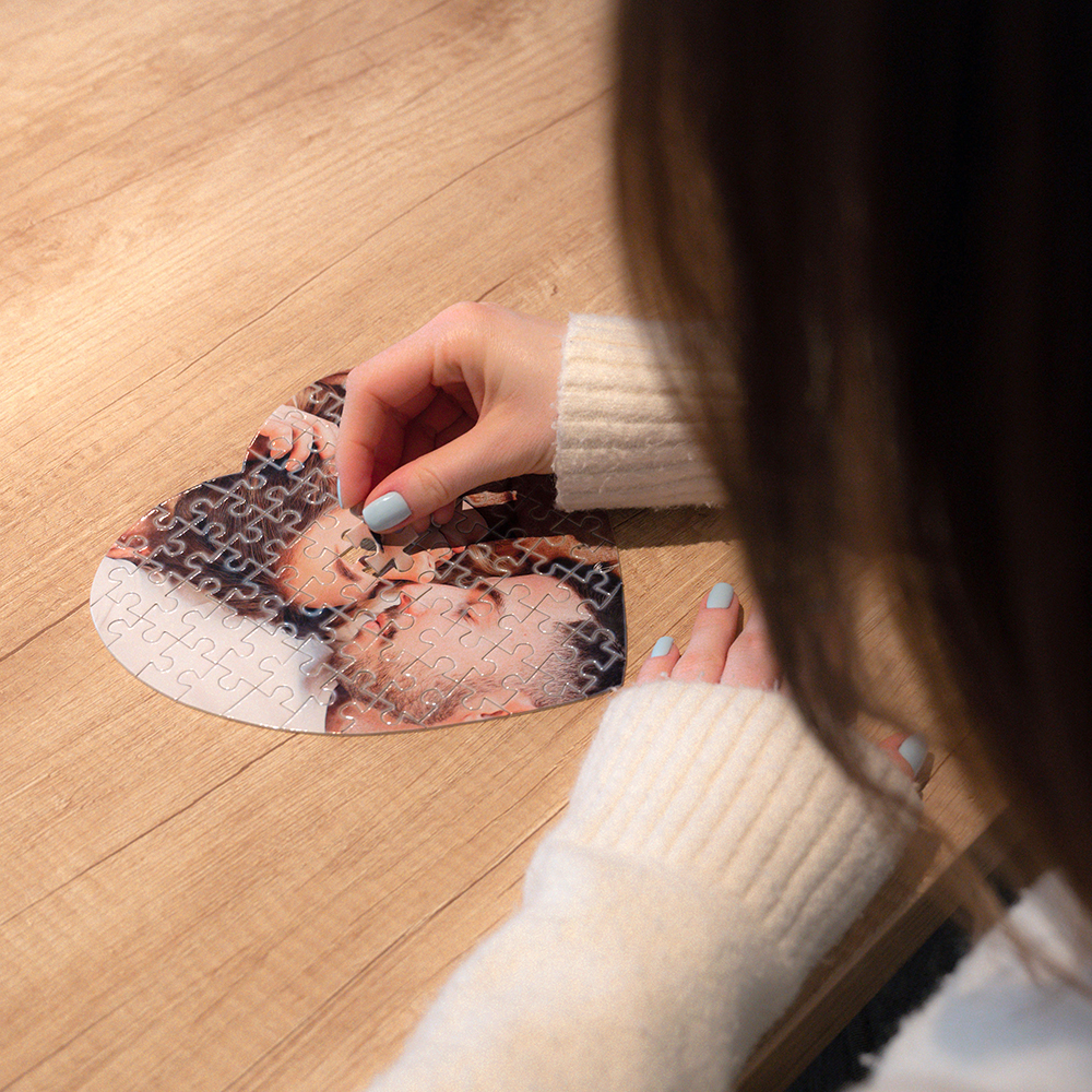 Sestavljanka iz vajine fotografije