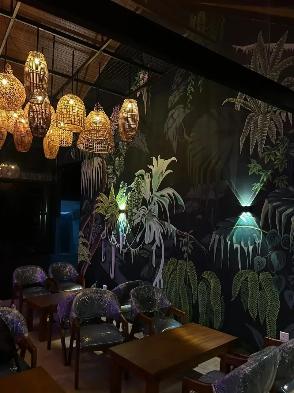 Gators Pub & Restaurant - gallery image 4