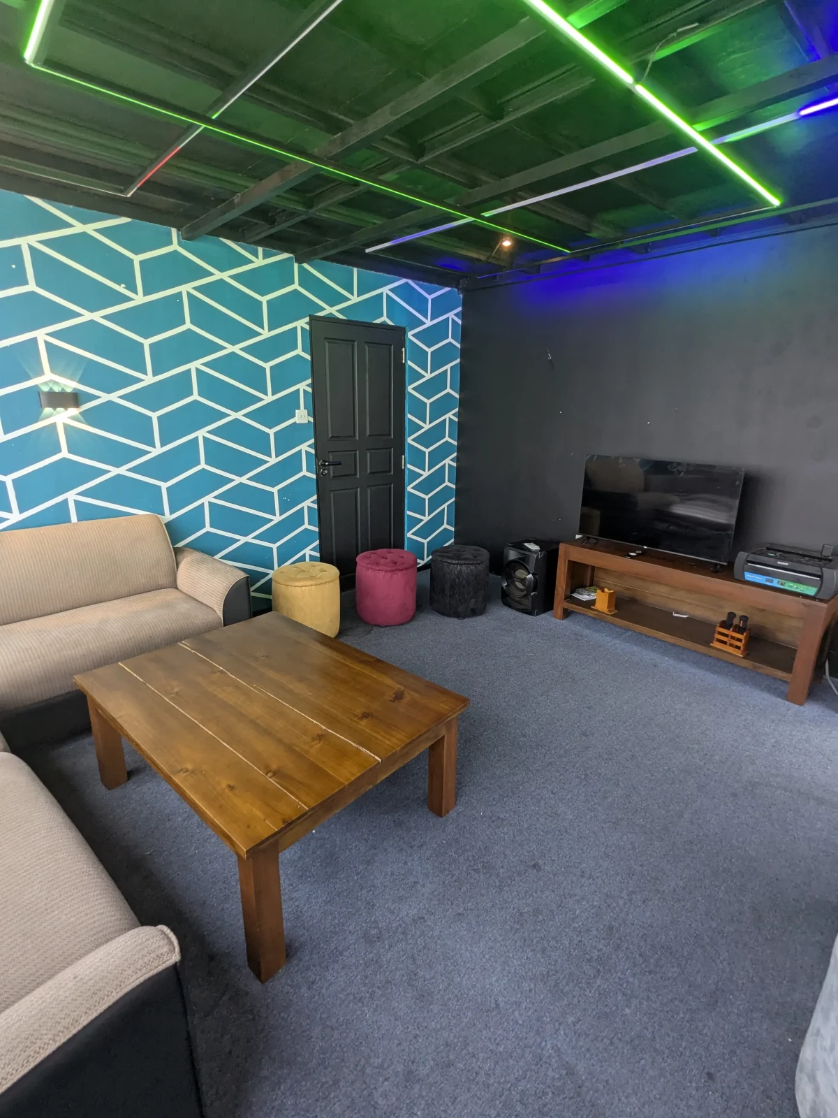 Gators Pub & Restaurant - gallery image 8