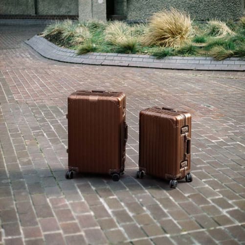 LUGGAGE ALUMINIUM - Twarda walizka aluminiowa z zamkiem TSA i kółkami wielokierunkowymi