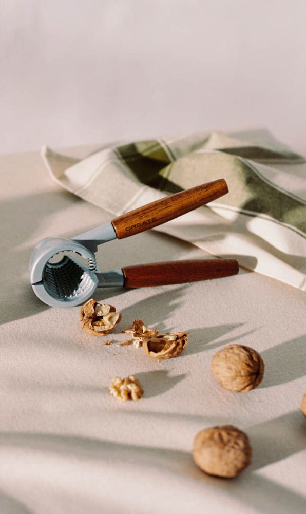 KITCHENWARE ESSENTIALS - Cascanueces