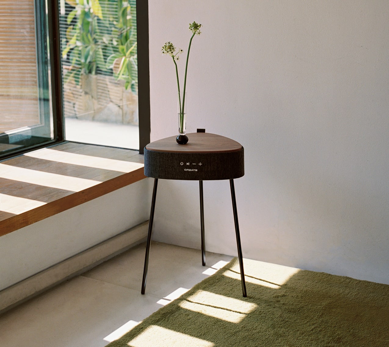 SPEAKER TABLE 180 - Mesa altavoz con sonido unidireccional 180º, bluetooth y carga inalámbrica
