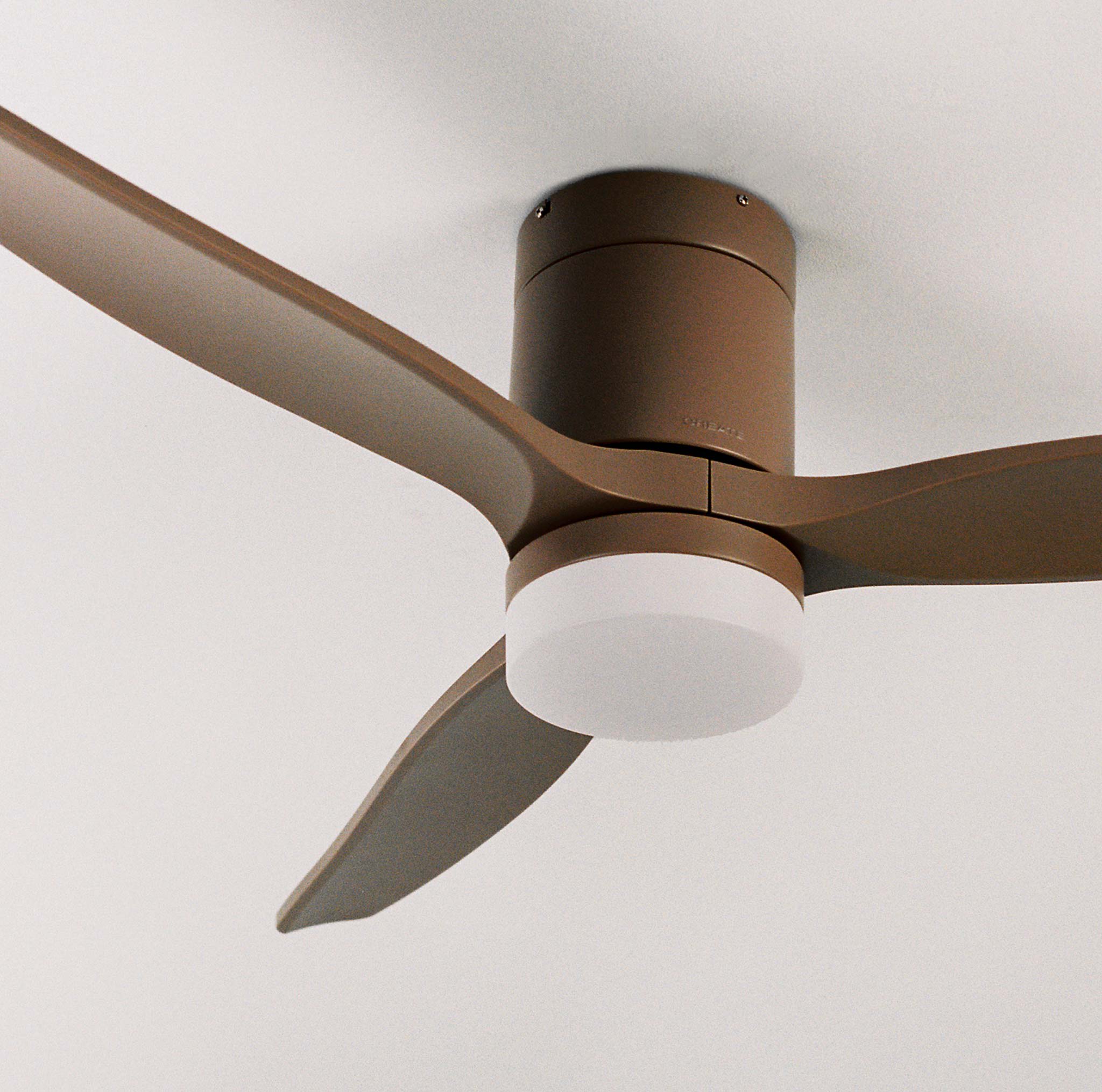 WIND CALM - Leiser Deckenventilator 40W mit technischen ABS-Blättern in verschiedenen Größen