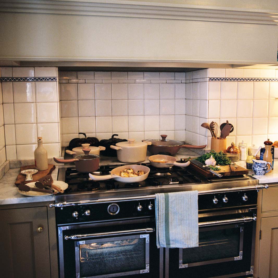 Ustensiles de cuisine 2 casseroles POT STUDIO et 3 poêles PAN STUDIO en fonte d'aluminium avec revêtement céramique