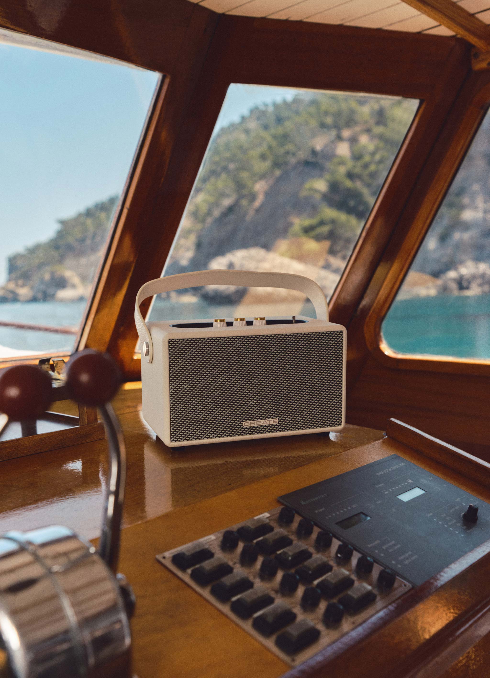 SPEAKER RETRO - Altavoz portátil con Bluetooth, USB y AUX