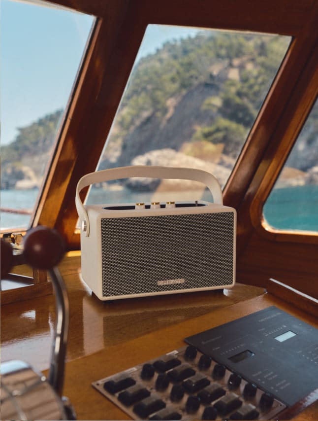 SPEAKER RETRO - Portable speaker with Bluetooth, USB, and AUX